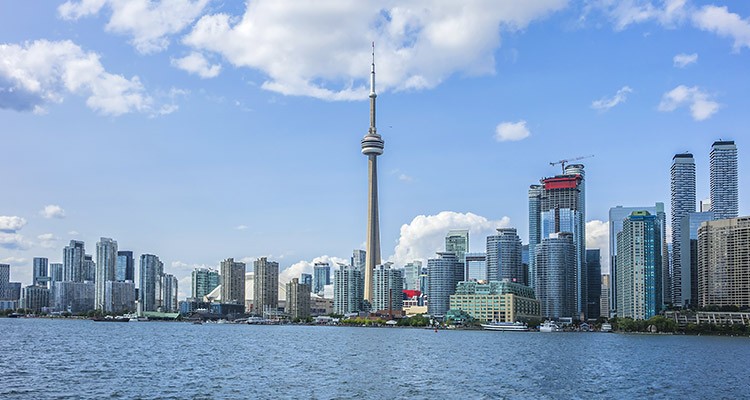 Top 7 Destinations in Toronto to Visit with a Limo